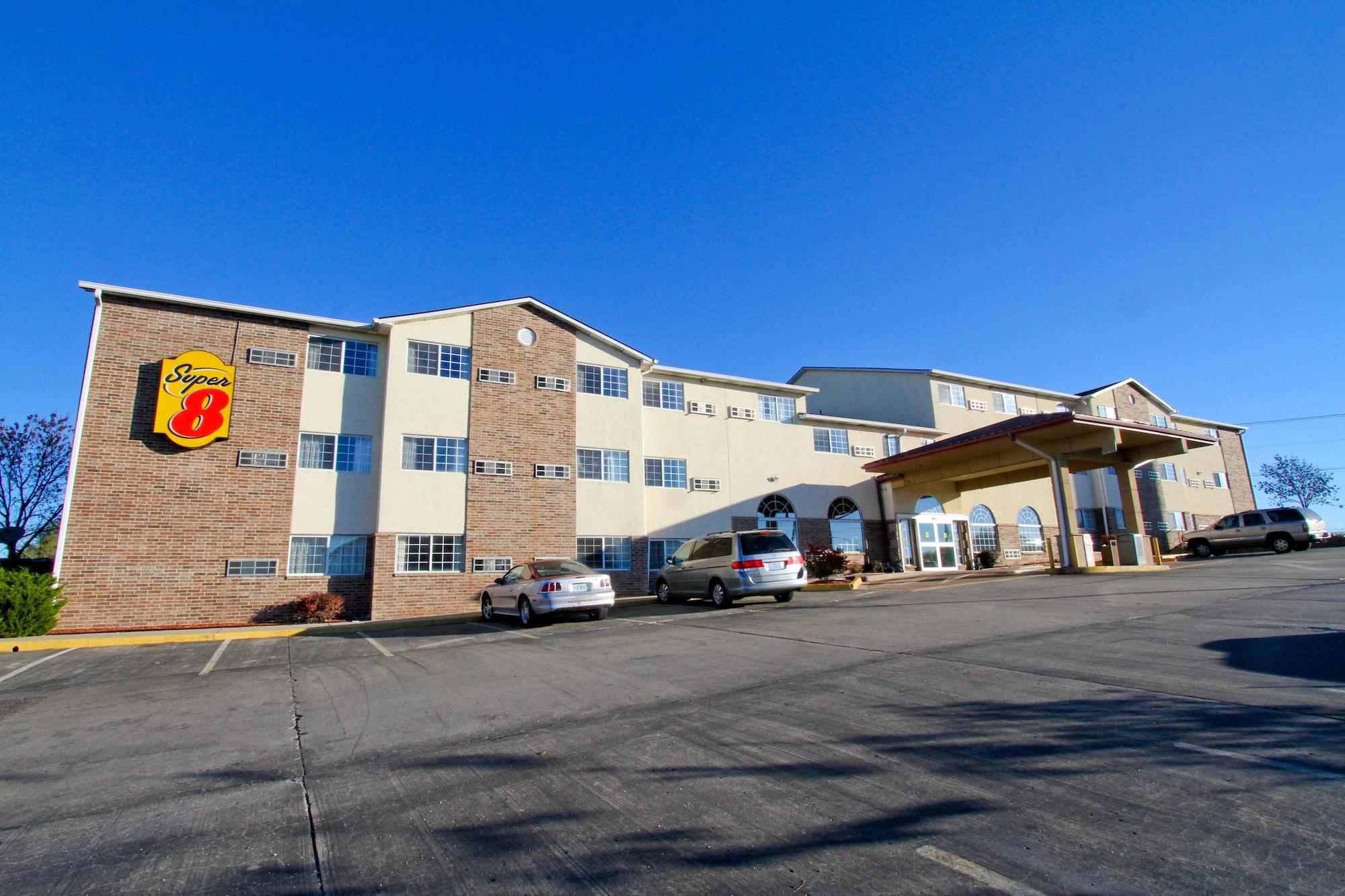 Super 8 By Wyndham Kansas City Esterno foto