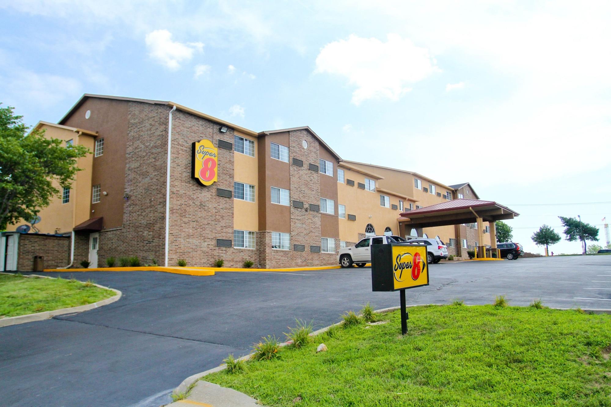 Super 8 By Wyndham Kansas City Esterno foto