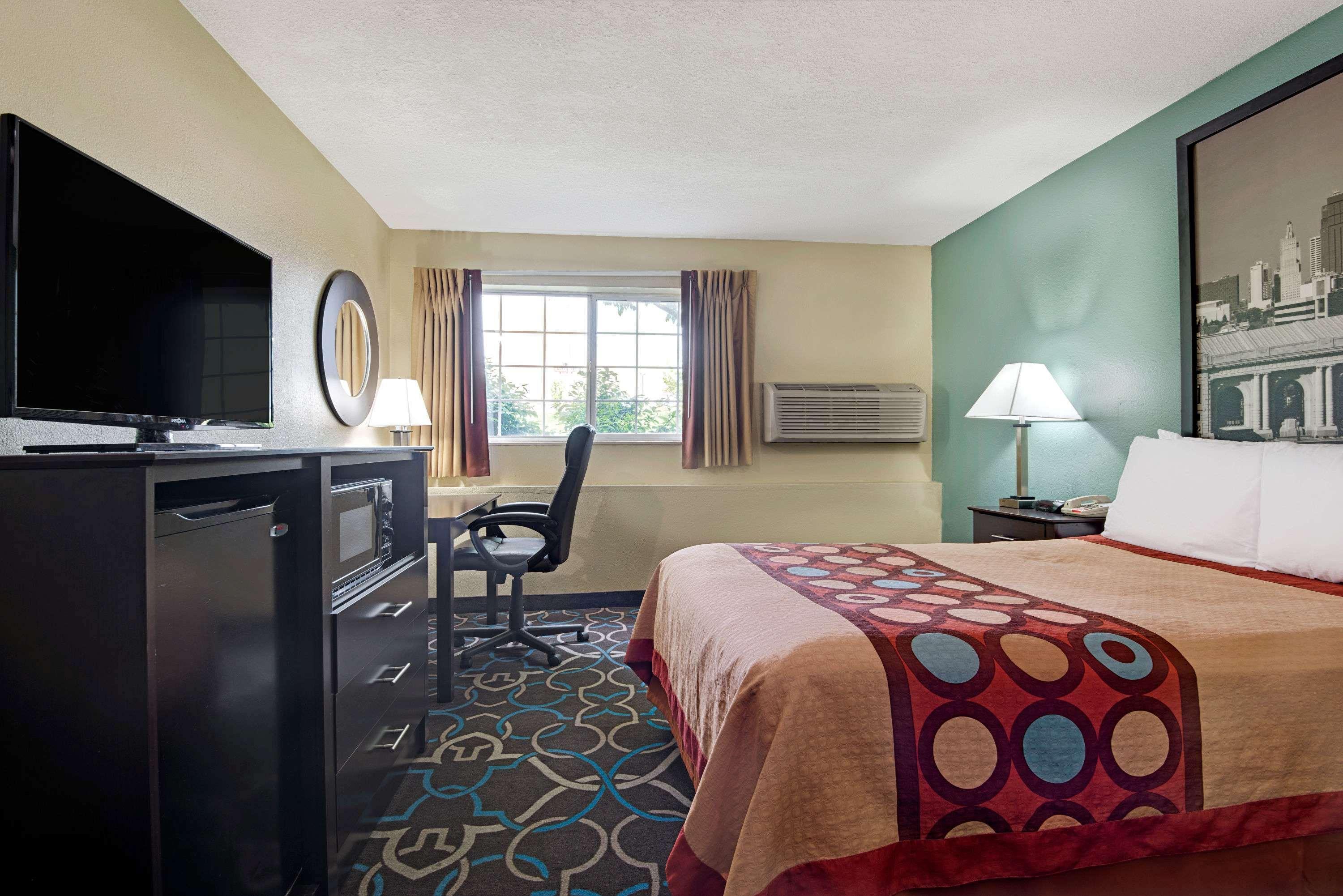 Super 8 By Wyndham Kansas City Esterno foto