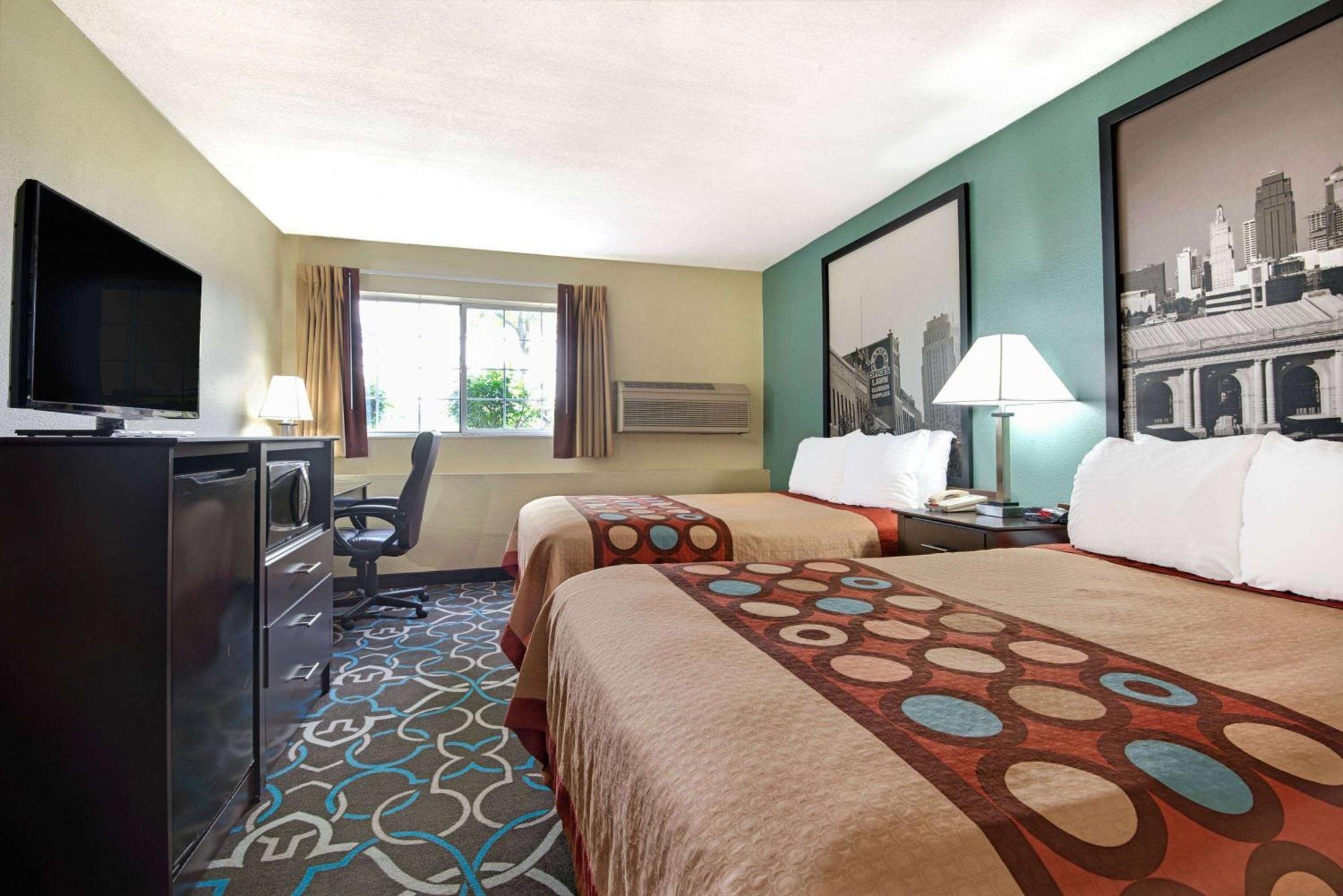 Super 8 By Wyndham Kansas City Esterno foto