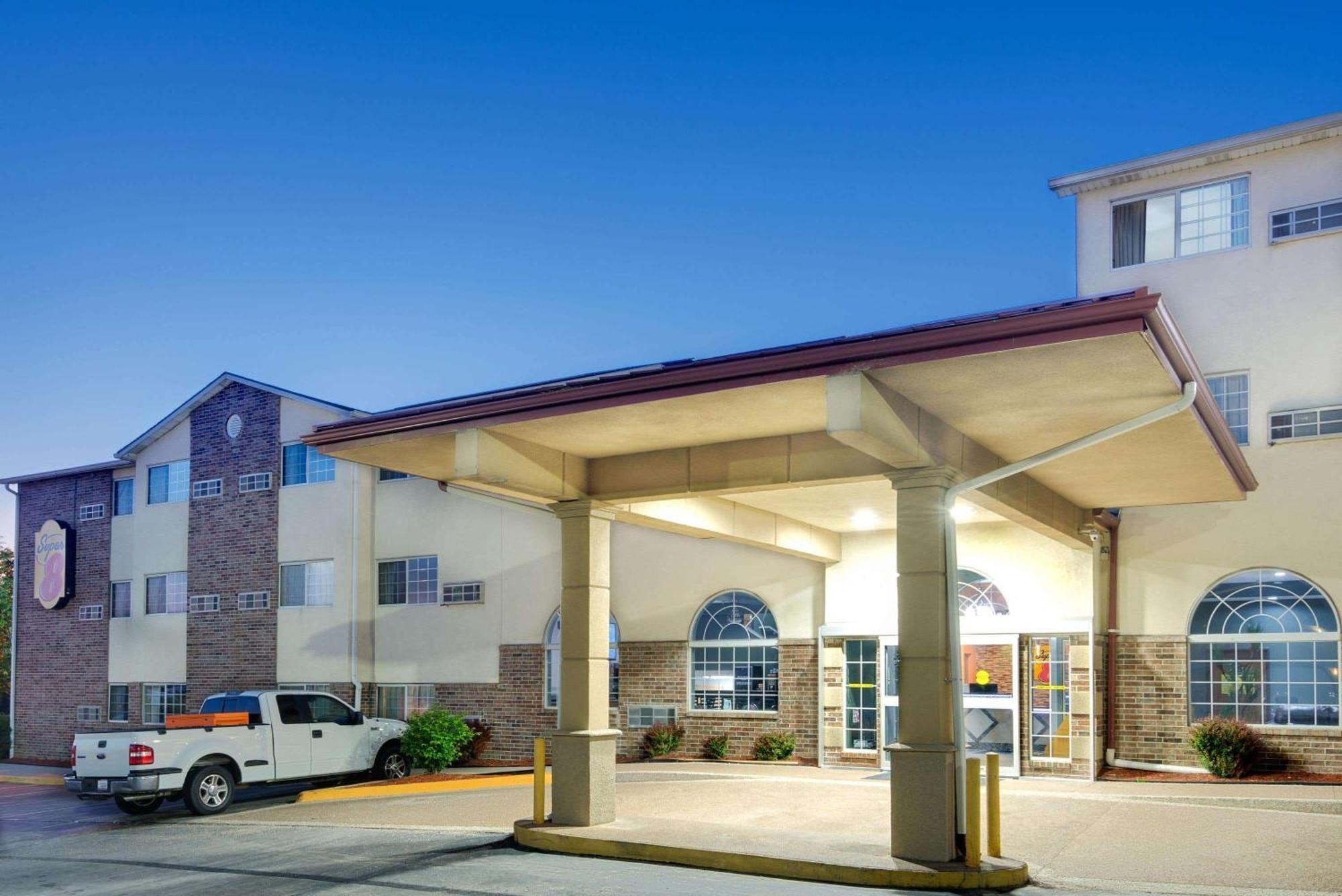 Super 8 By Wyndham Kansas City Esterno foto