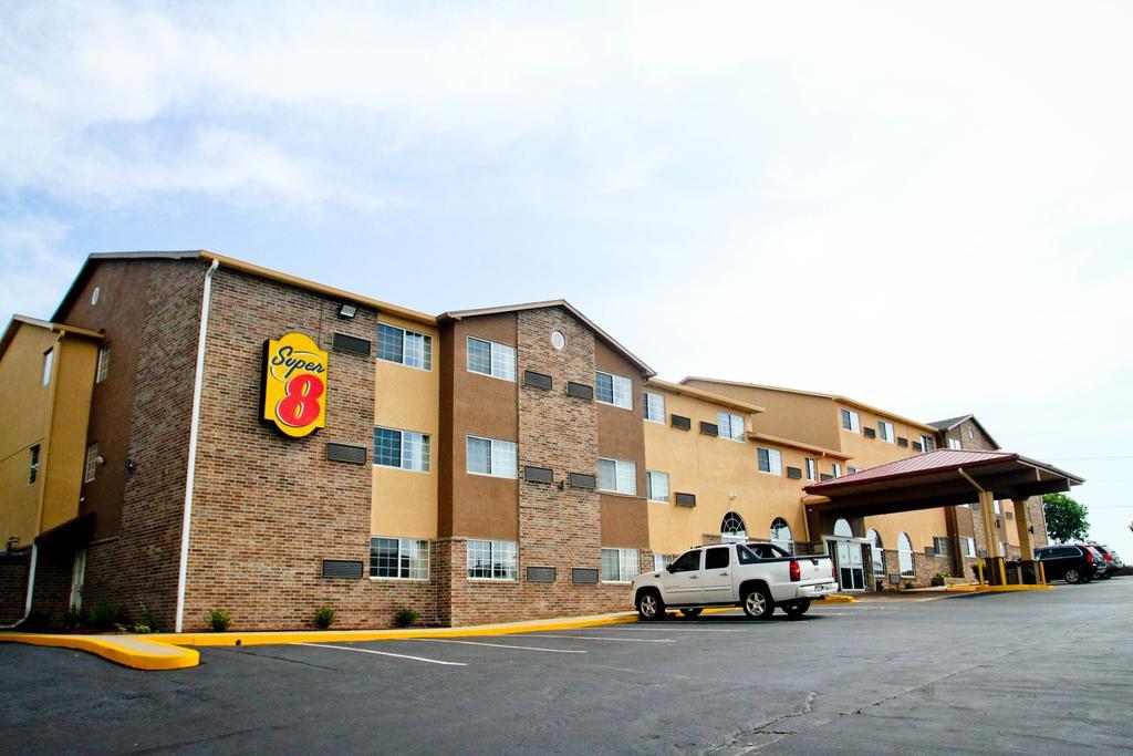 Super 8 By Wyndham Kansas City Esterno foto