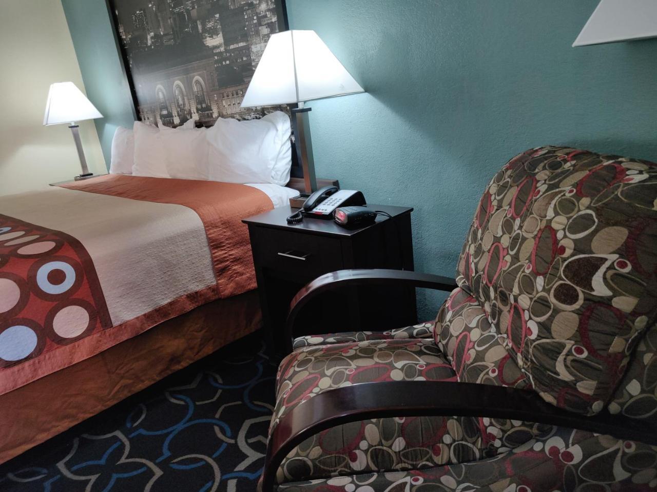 Super 8 By Wyndham Kansas City Esterno foto