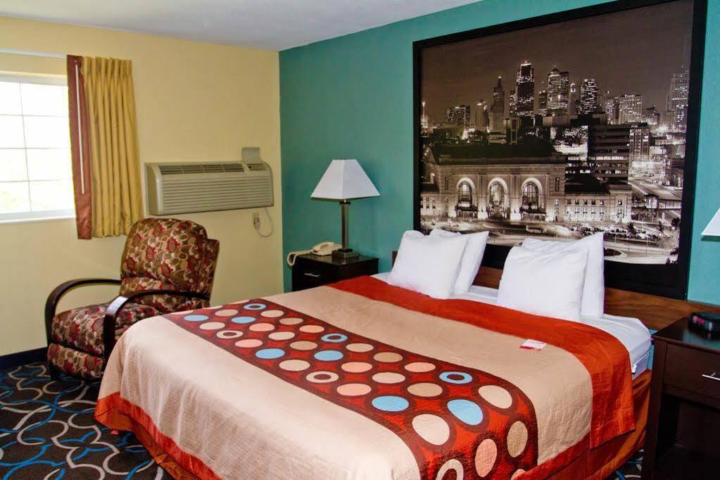 Super 8 By Wyndham Kansas City Esterno foto
